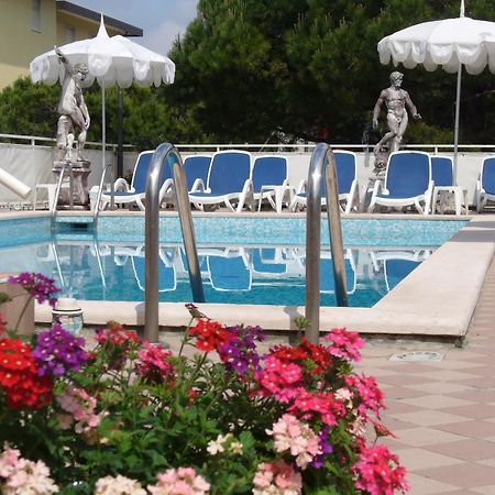 Hotel Trevi Lido di Jesolo Luaran gambar