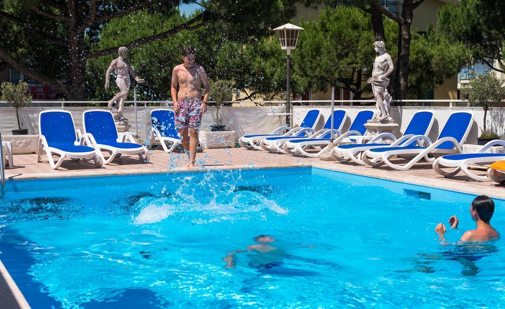 Hotel Trevi Lido di Jesolo Luaran gambar
