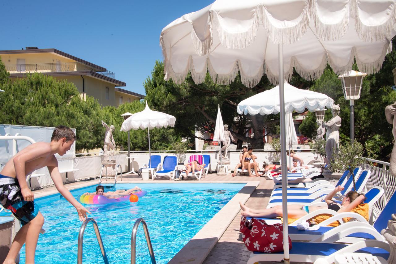 Hotel Trevi Lido di Jesolo Luaran gambar